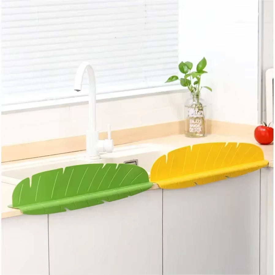 Silicone Kitchen Sink Splash Guard with Suction Cup, Waterproof and Oil-Proof, Anti-Splash Baffle, Soft Sink Shield for Dishwash